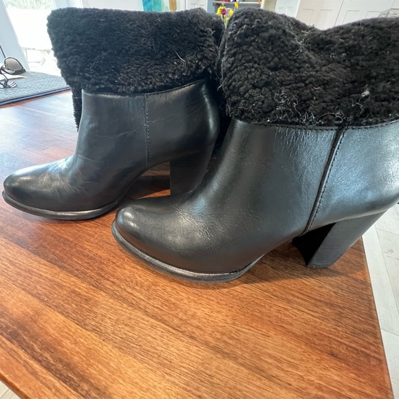 WOMENS UGG AVA EXPOSED SHERLING BOOTS - Picture 5 of 8